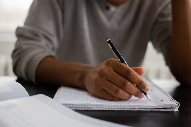 Ders Çalışma İsteği Nasıl Gelir? İşte Sırrı! 6 ders çalışmak istemeyen ergene nasıl davranılmalı